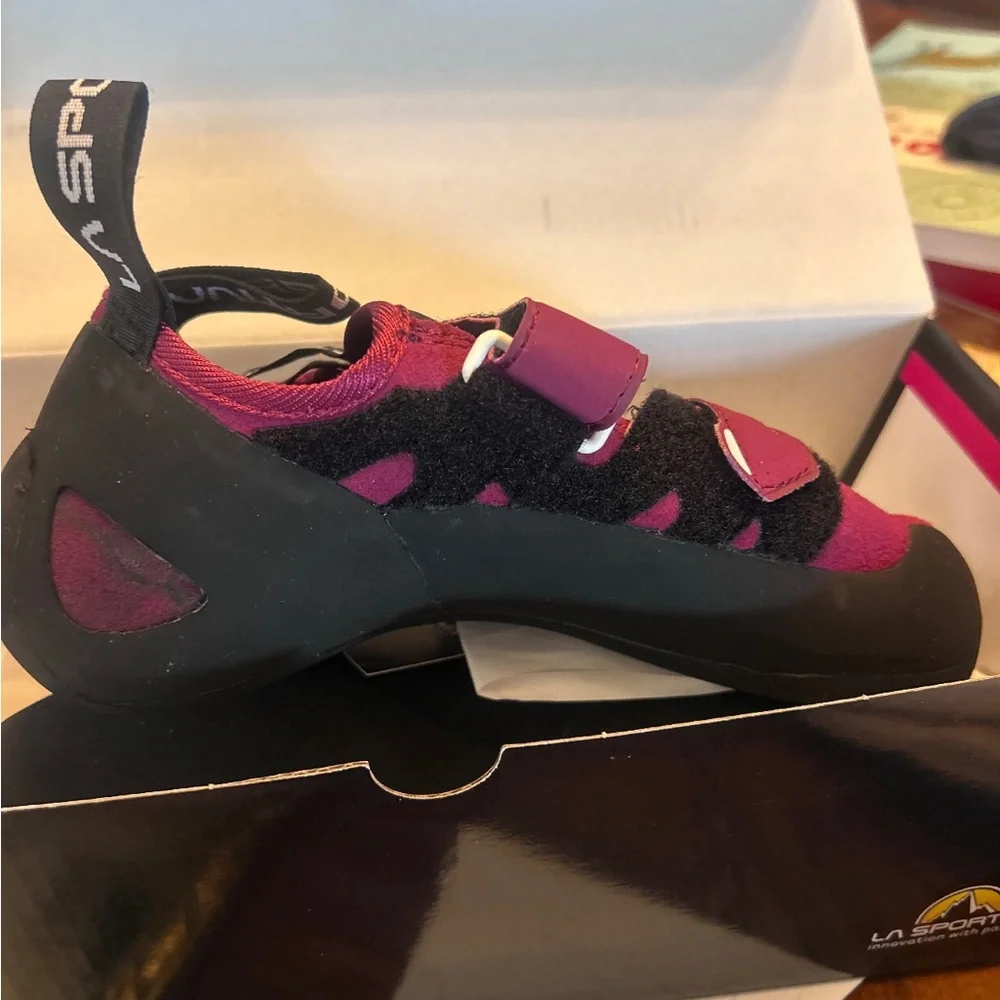 La Sportiva Women's Pink Tarantulace Climbing Shoes, New in box Size 6